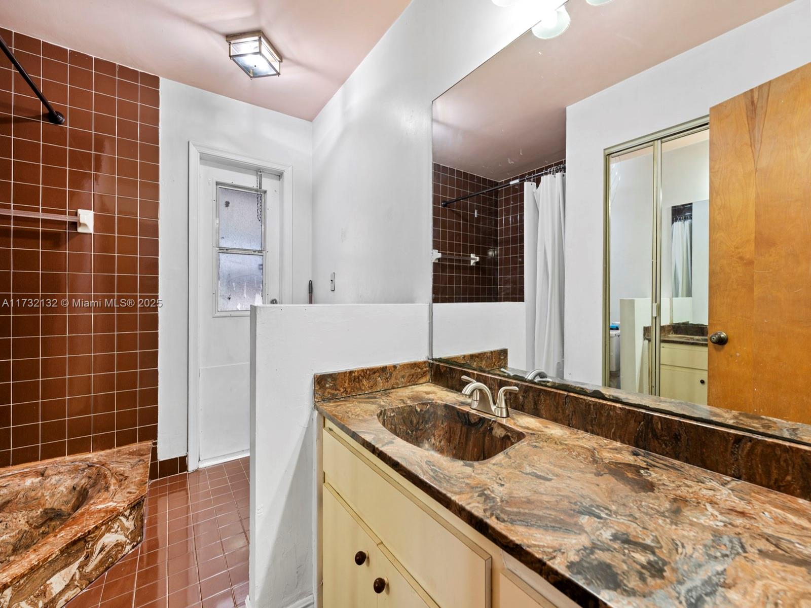 SHORES CALUSA - Residential