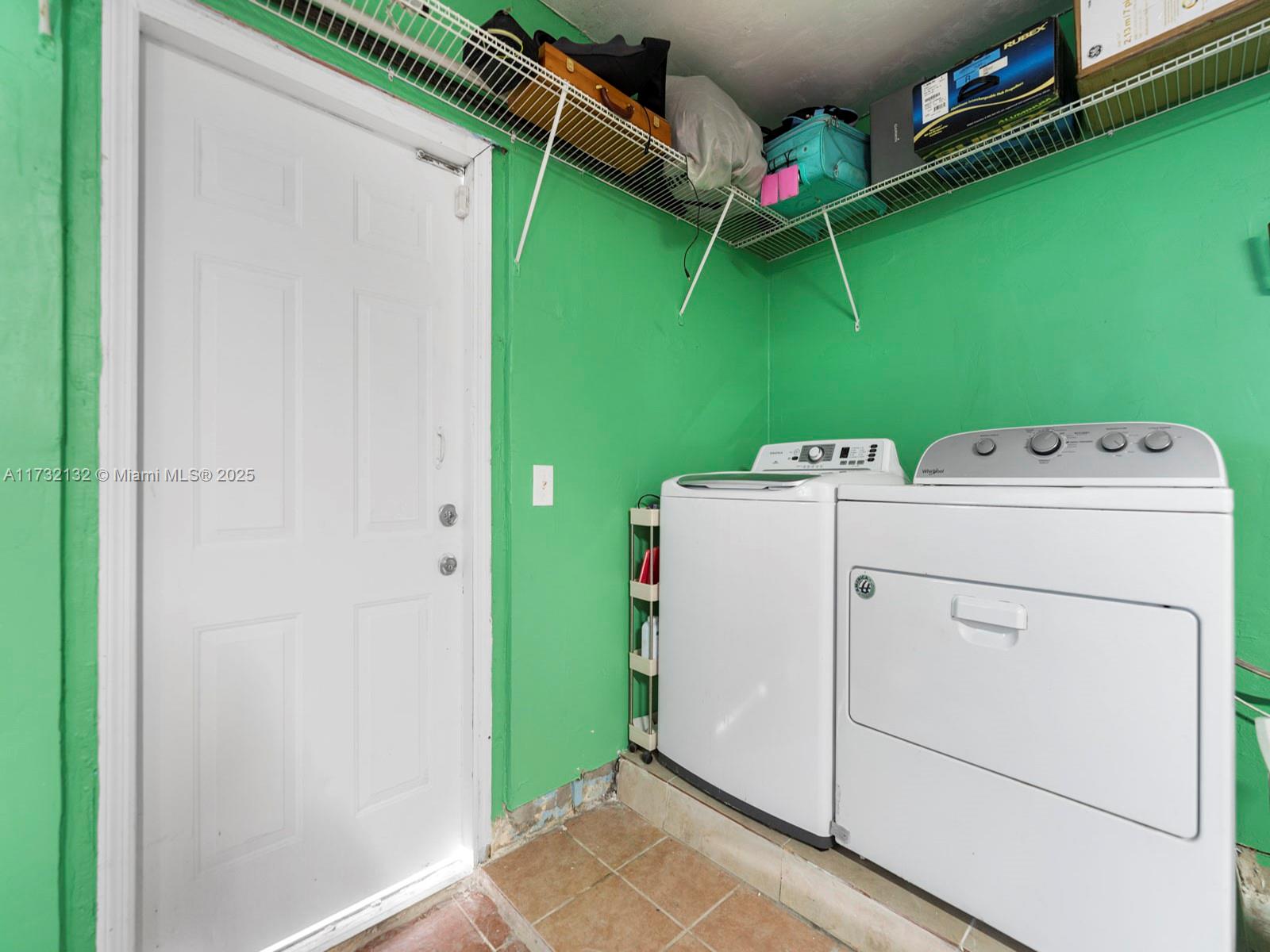 SHORES CALUSA - Residential