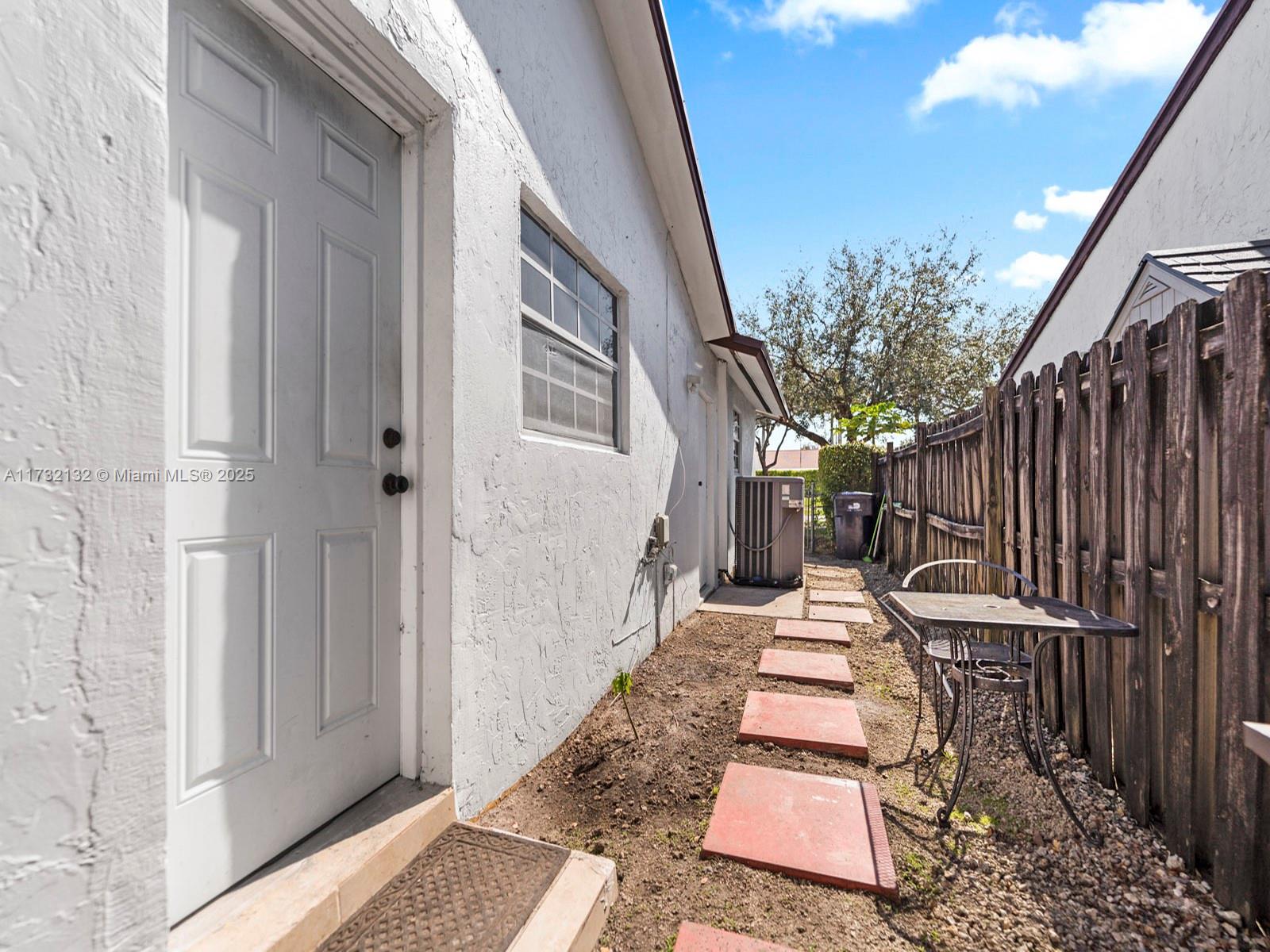 SHORES CALUSA - Residential
