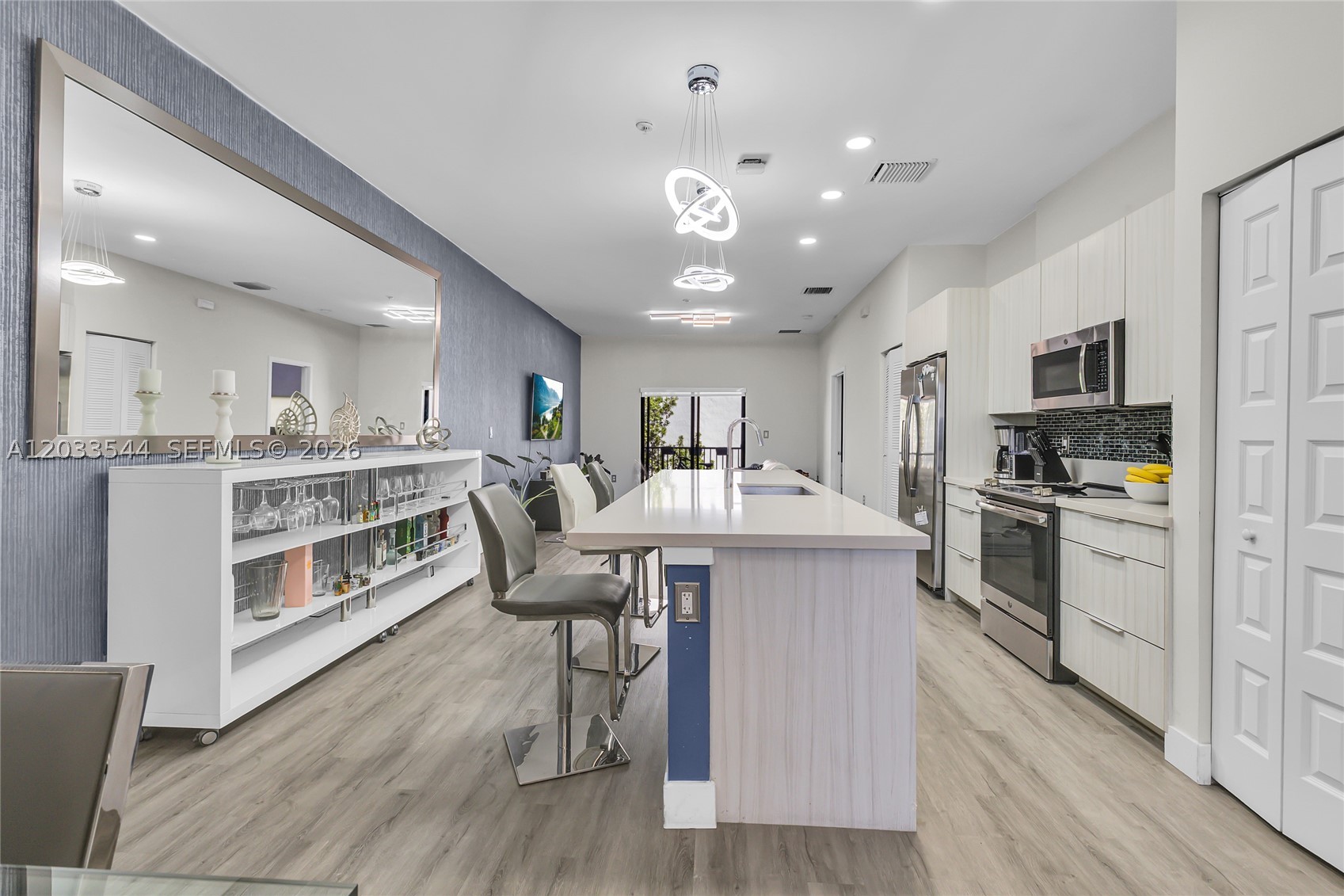 APEX AT PARK CENTRAL COND - Residential Lease