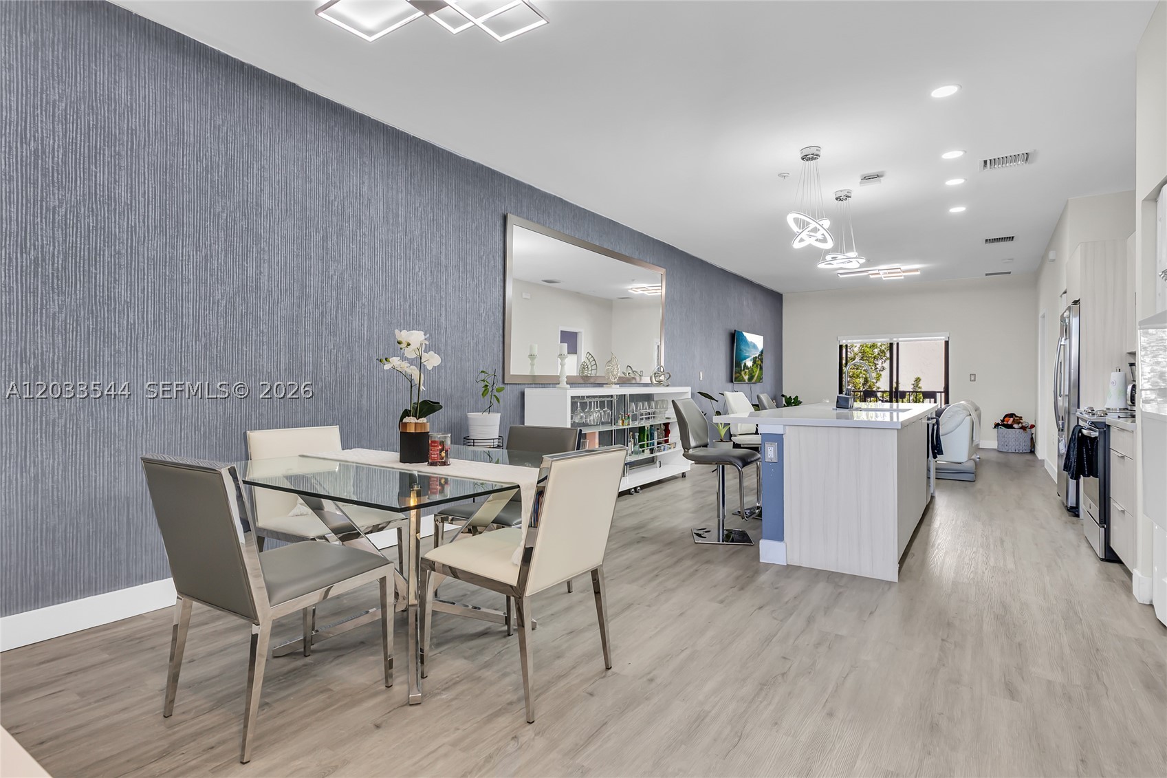 APEX AT PARK CENTRAL COND - Residential Lease