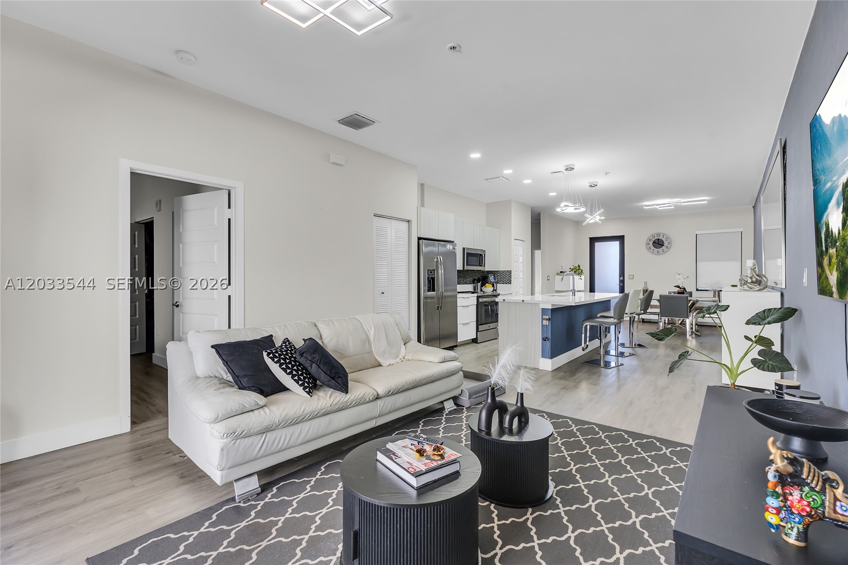 APEX AT PARK CENTRAL COND - Residential Lease