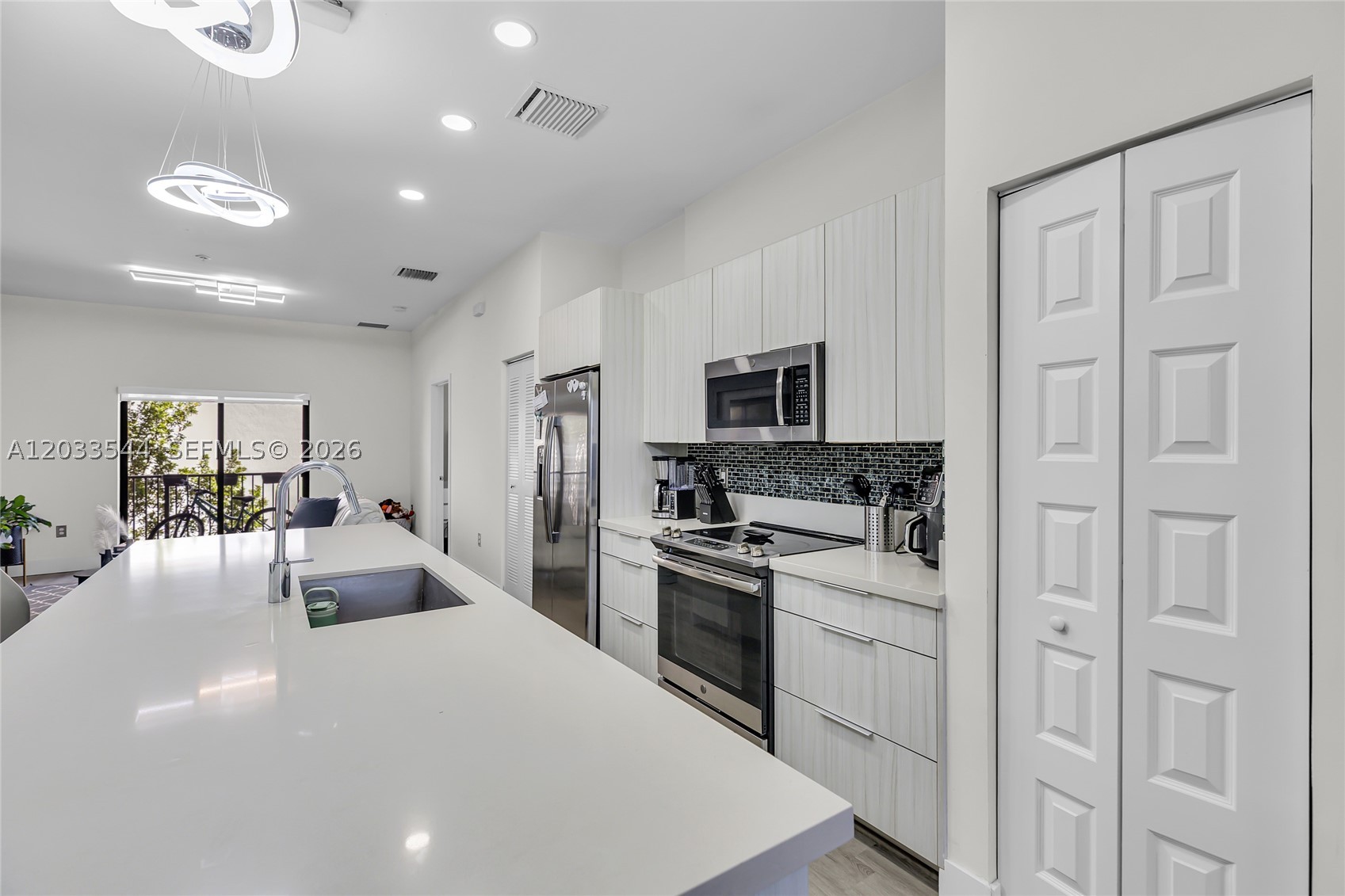 APEX AT PARK CENTRAL COND - Residential Lease
