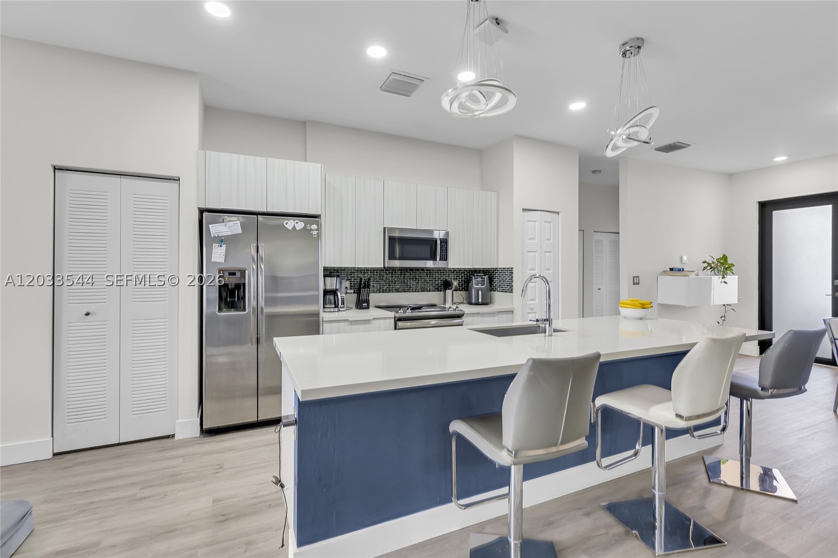 APEX AT PARK CENTRAL COND - Residential Lease