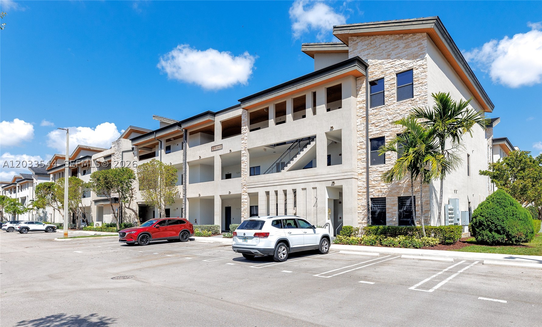 APEX AT PARK CENTRAL COND - Residential Lease