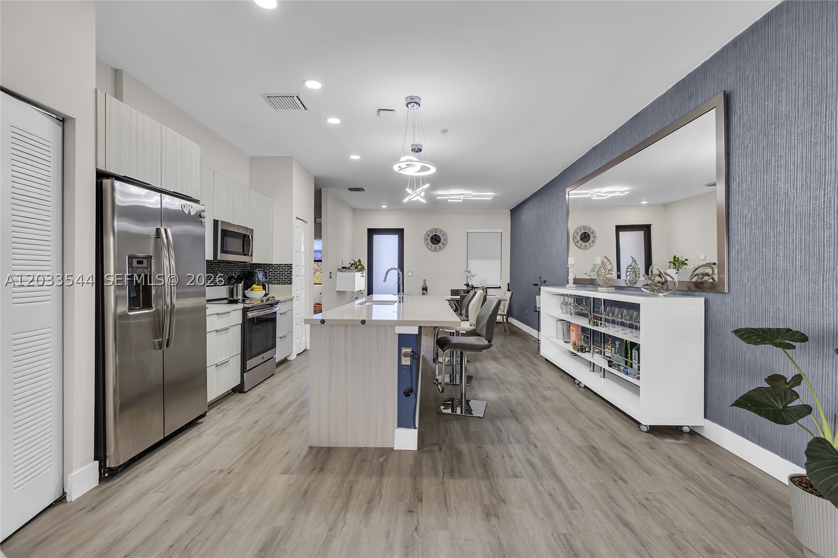 APEX AT PARK CENTRAL COND - Residential Lease