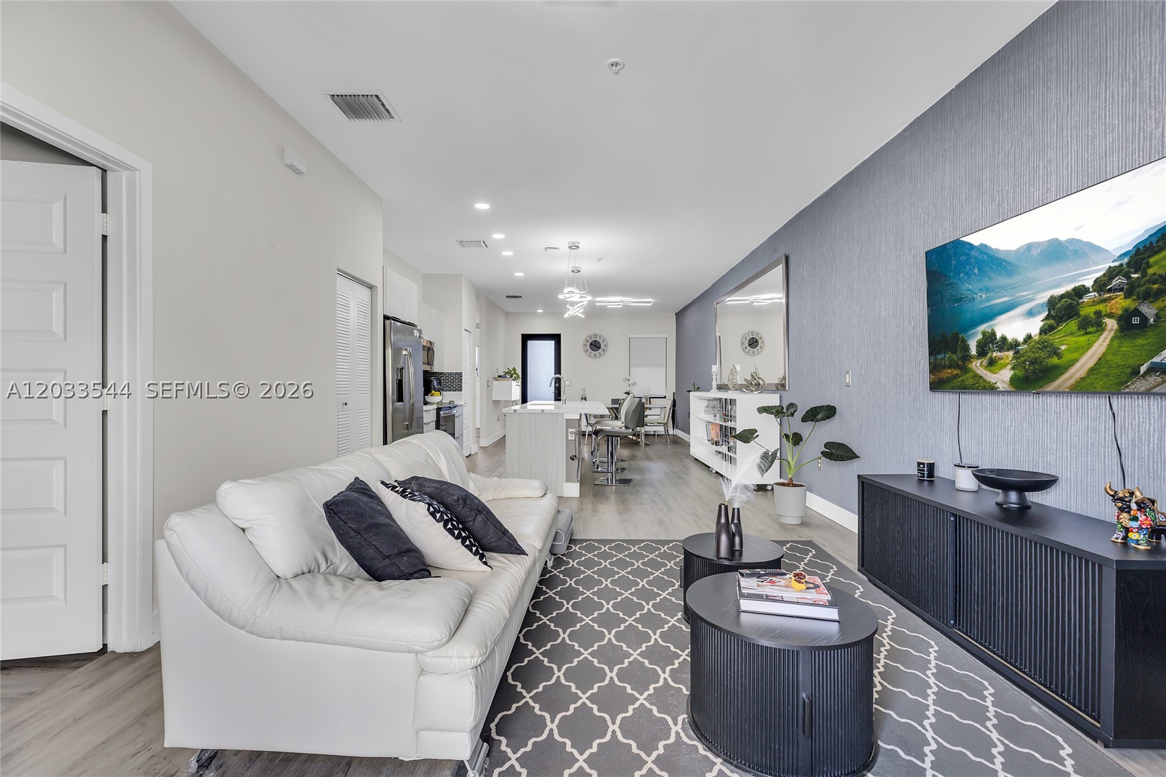 APEX AT PARK CENTRAL COND - Residential Lease