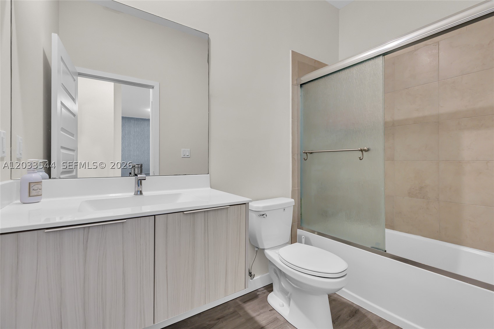 APEX AT PARK CENTRAL COND - Residential Lease