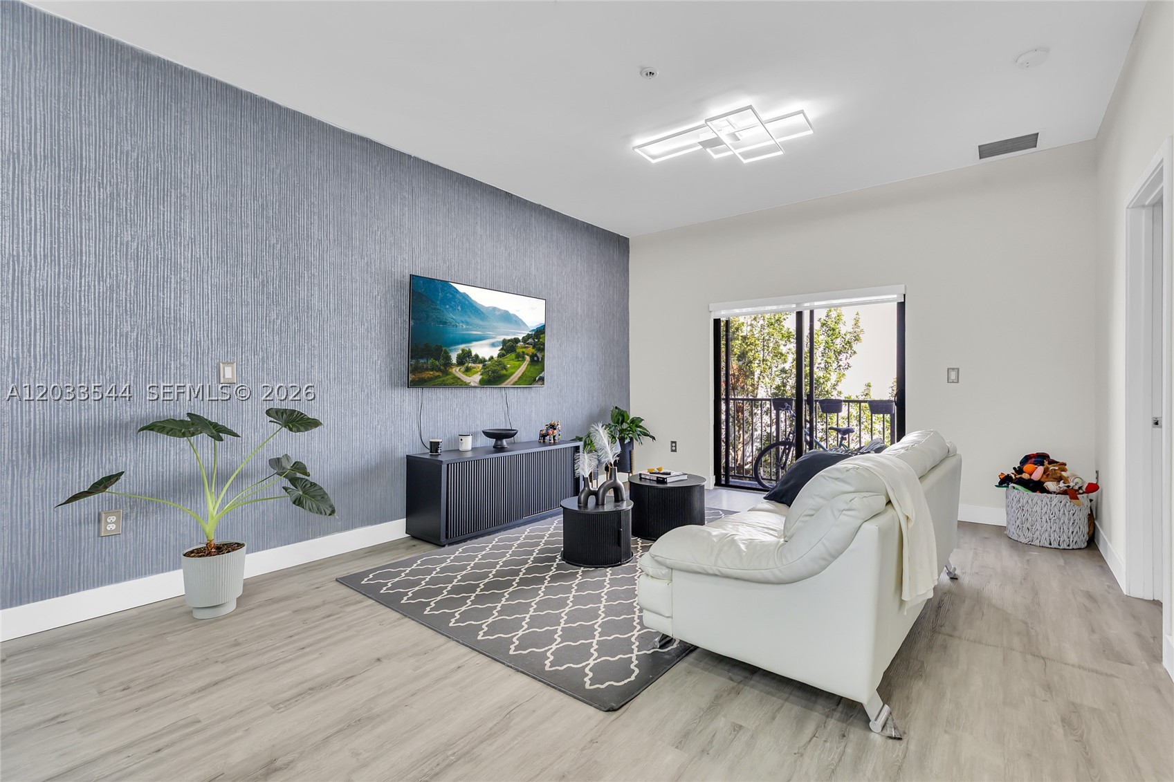 APEX AT PARK CENTRAL COND - Residential Lease