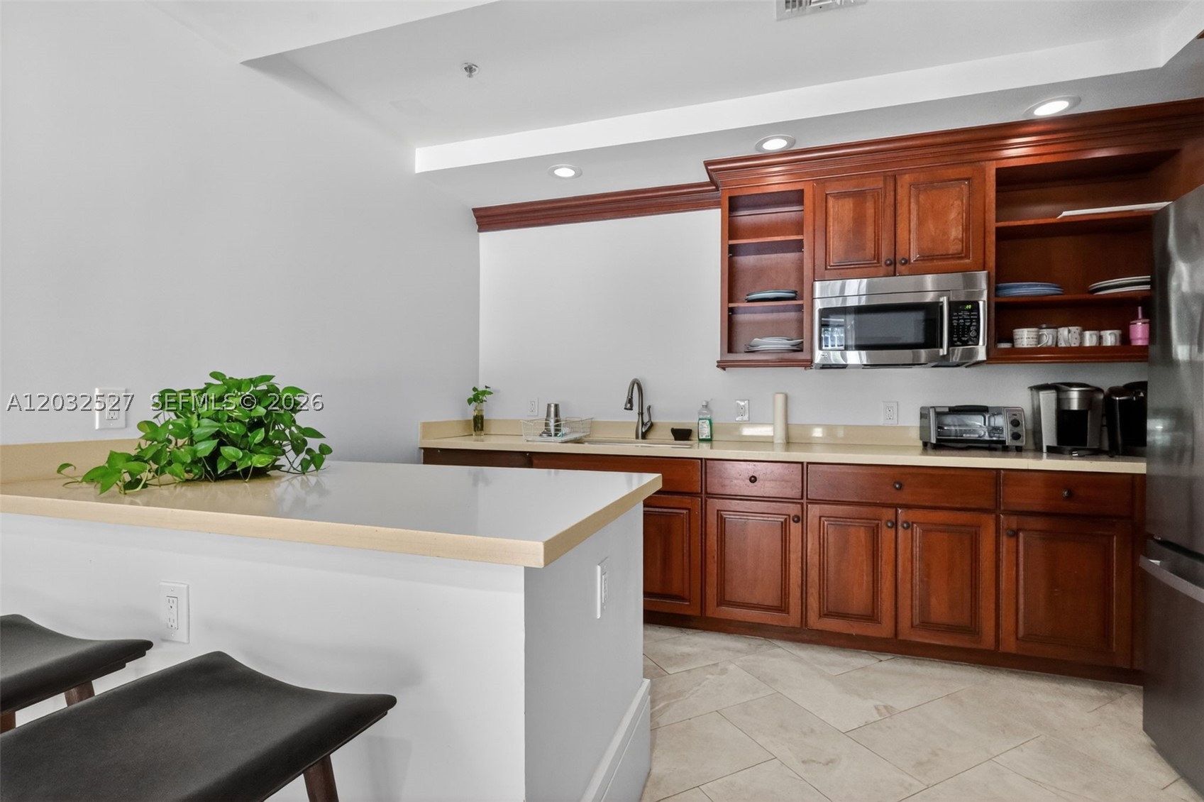 YACHT HARBOUR CONDO - Residential