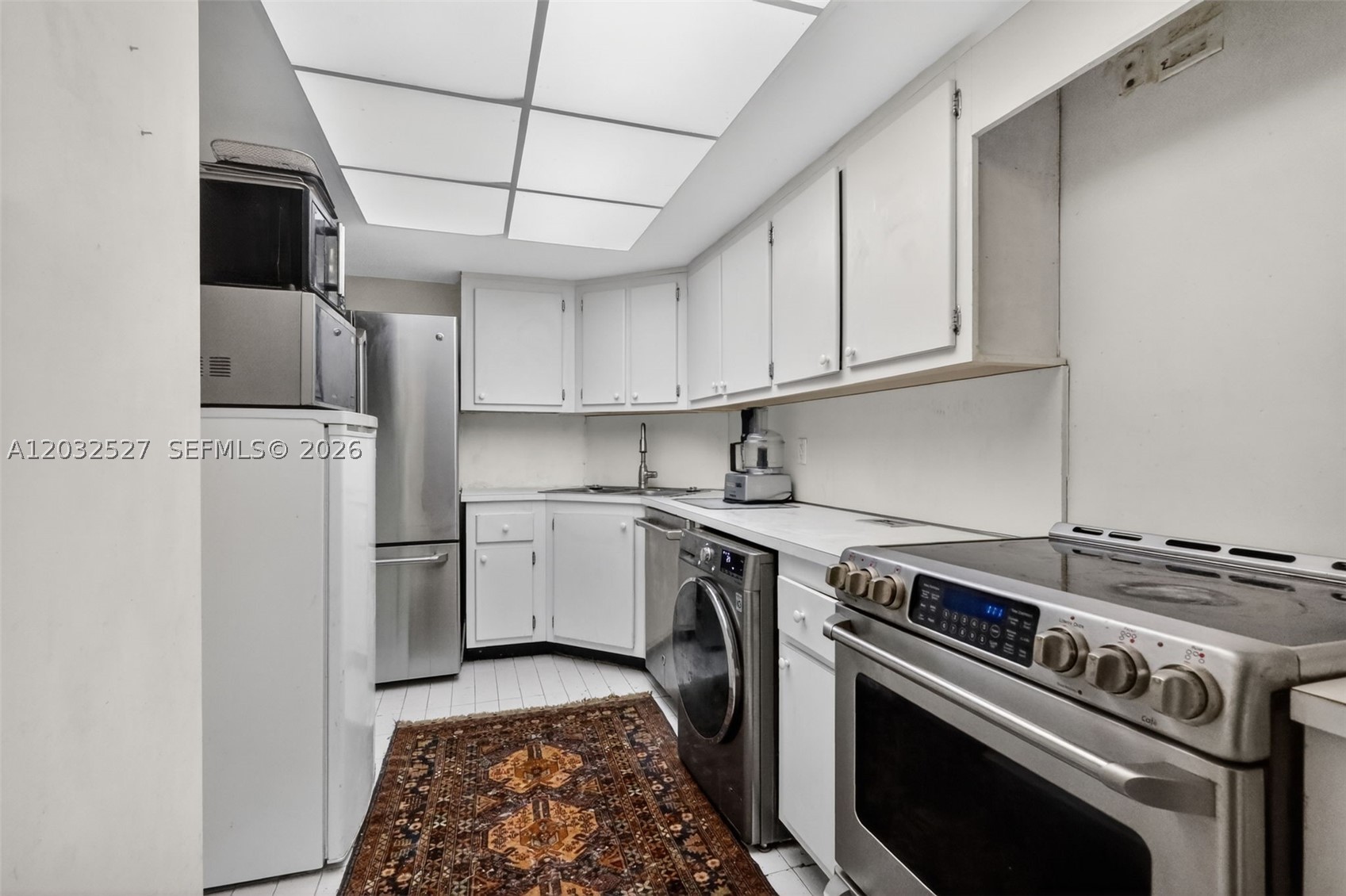 YACHT HARBOUR CONDO - Residential