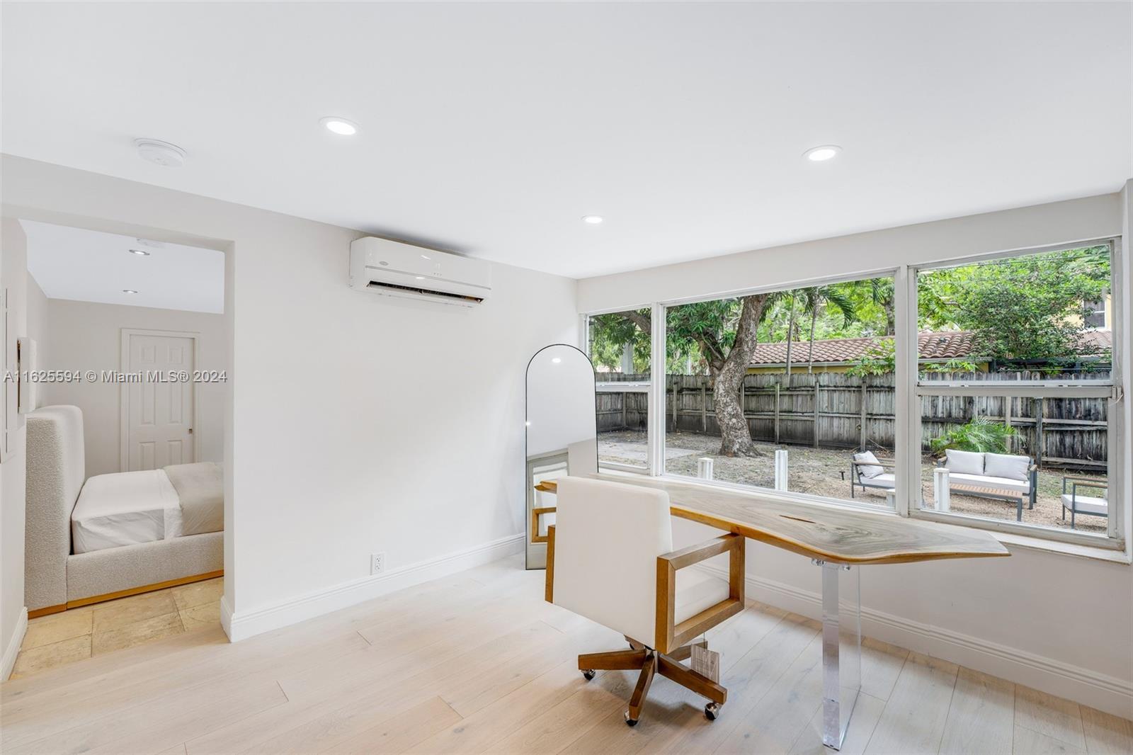 AQUA MARINE - Residential Lease