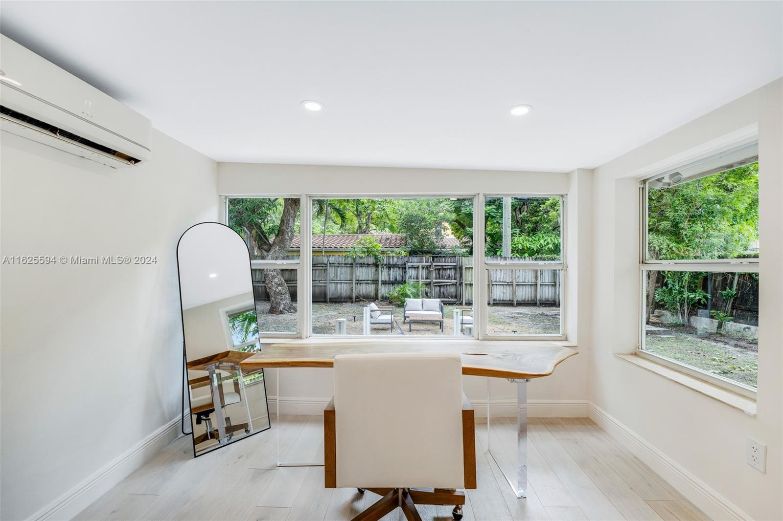 AQUA MARINE - Residential Lease