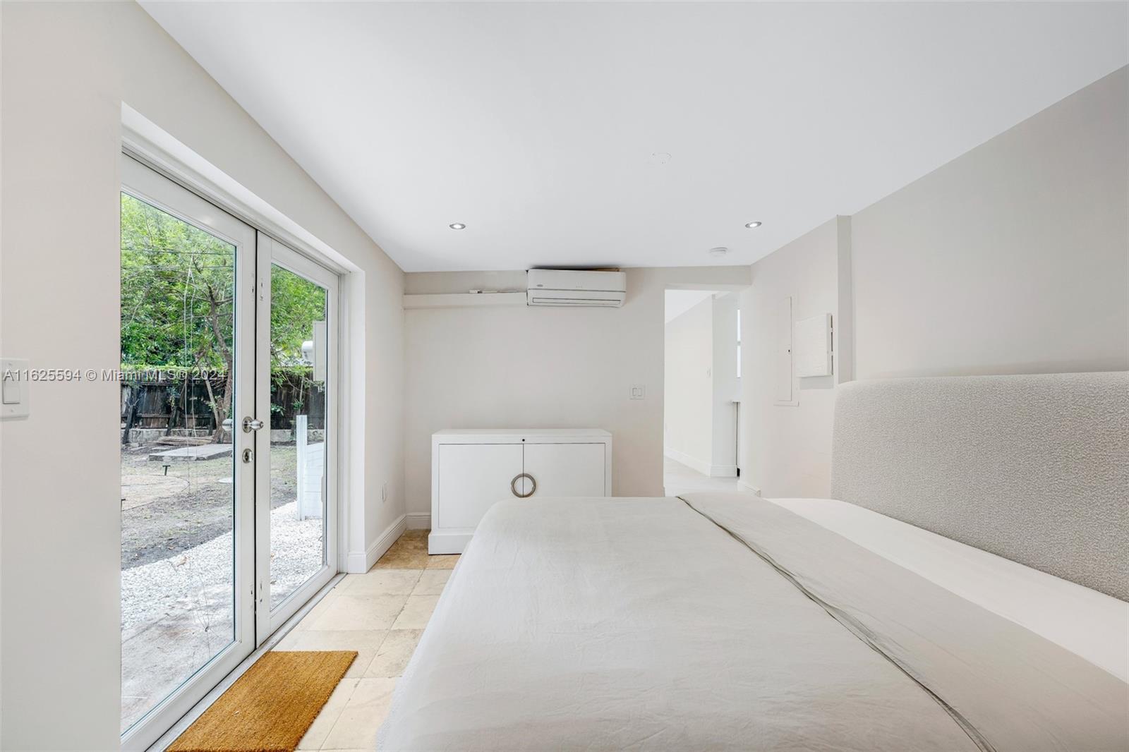AQUA MARINE - Residential Lease