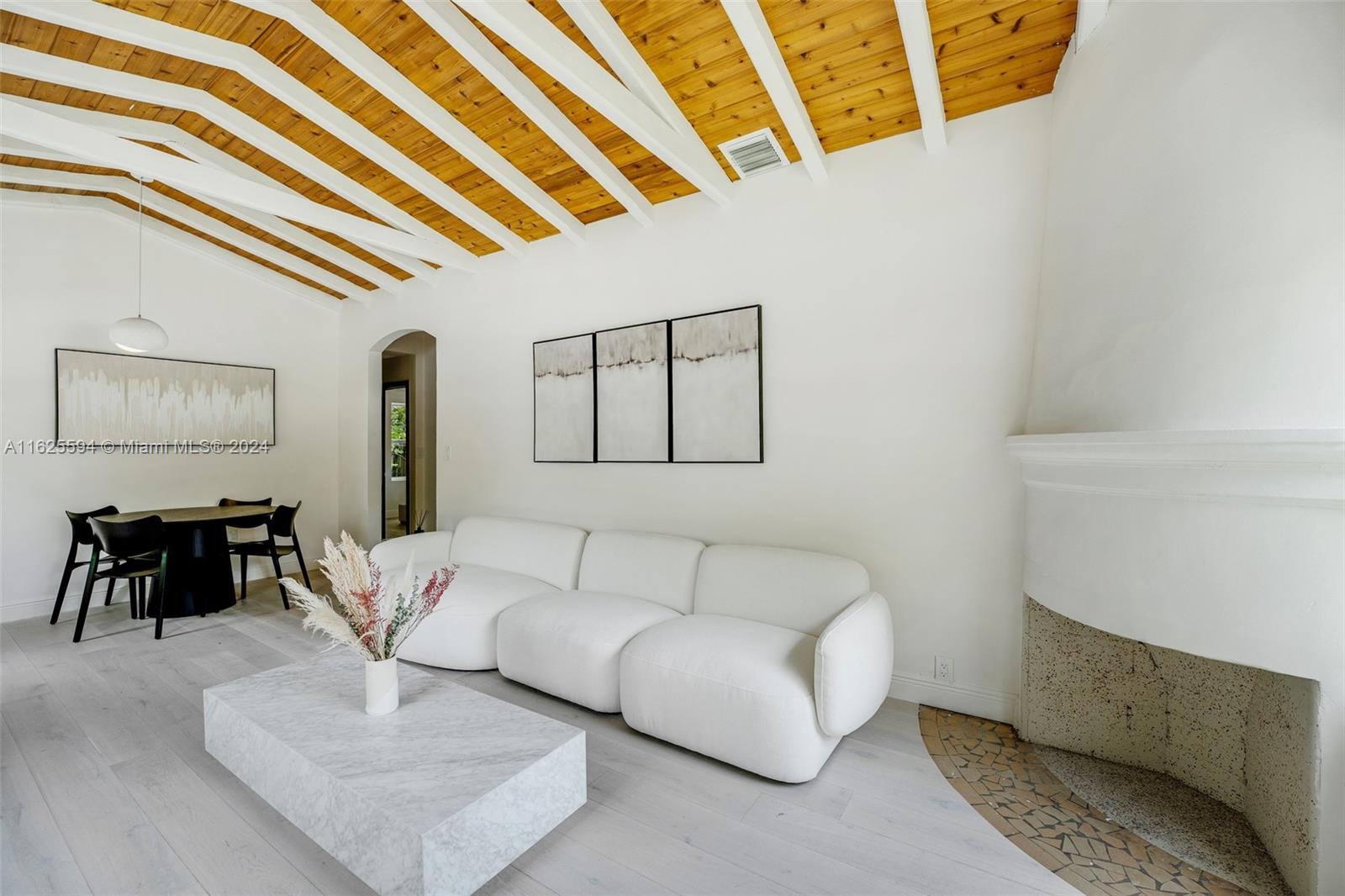 AQUA MARINE - Residential Lease