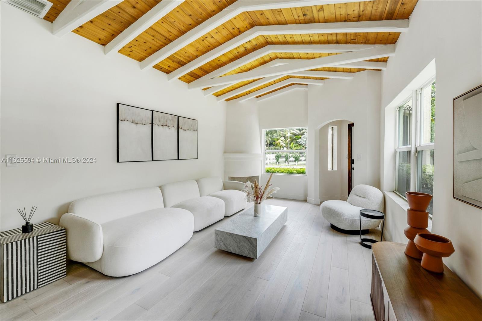 AQUA MARINE - Residential Lease