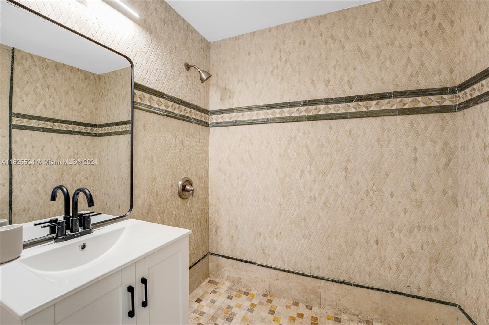 AQUA MARINE - Residential Lease