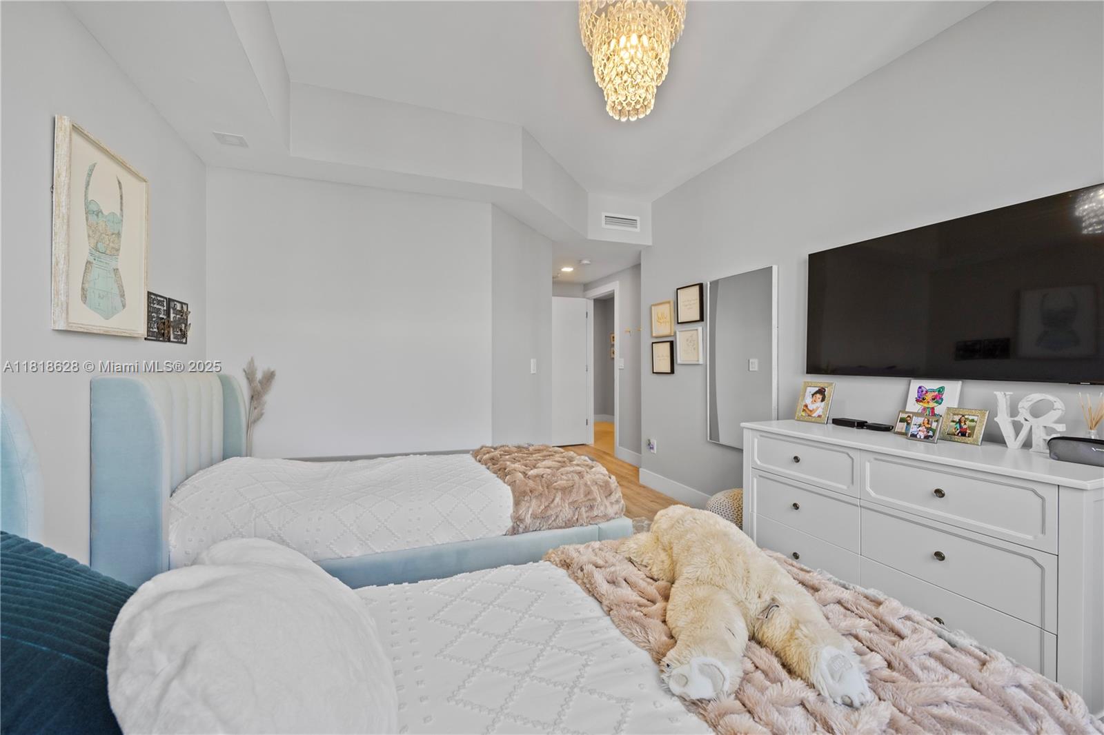 COURTS BRICKELL KEY CONDO - Residential