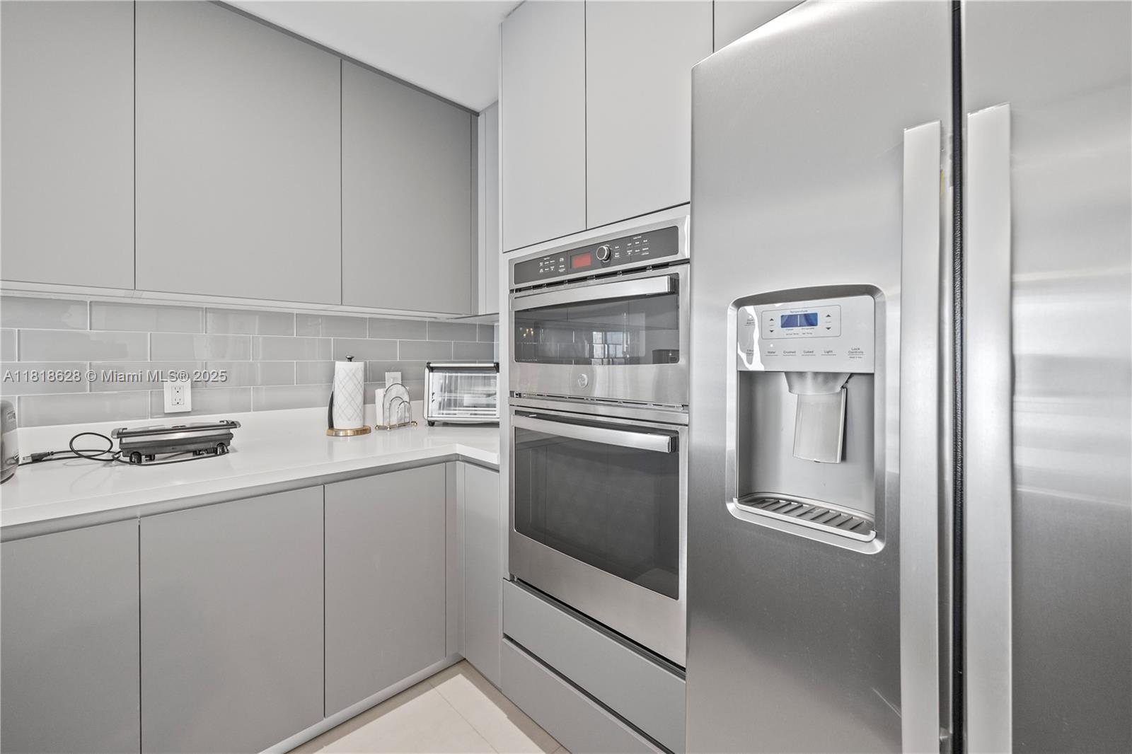 COURTS BRICKELL KEY CONDO - Residential