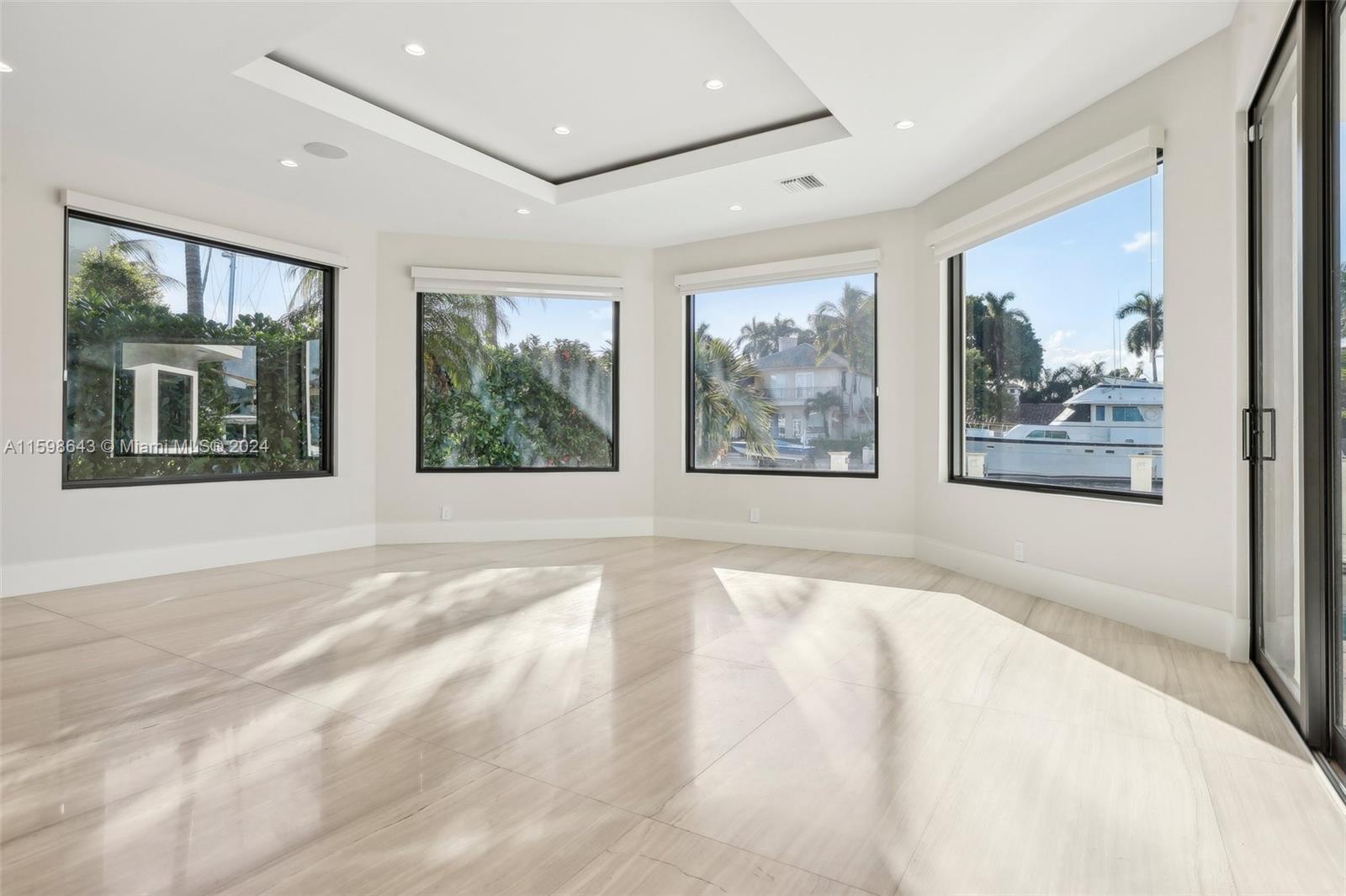 BARCELONA ISLE - Residential