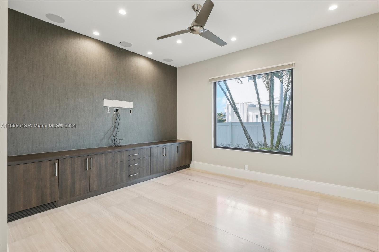 BARCELONA ISLE - Residential
