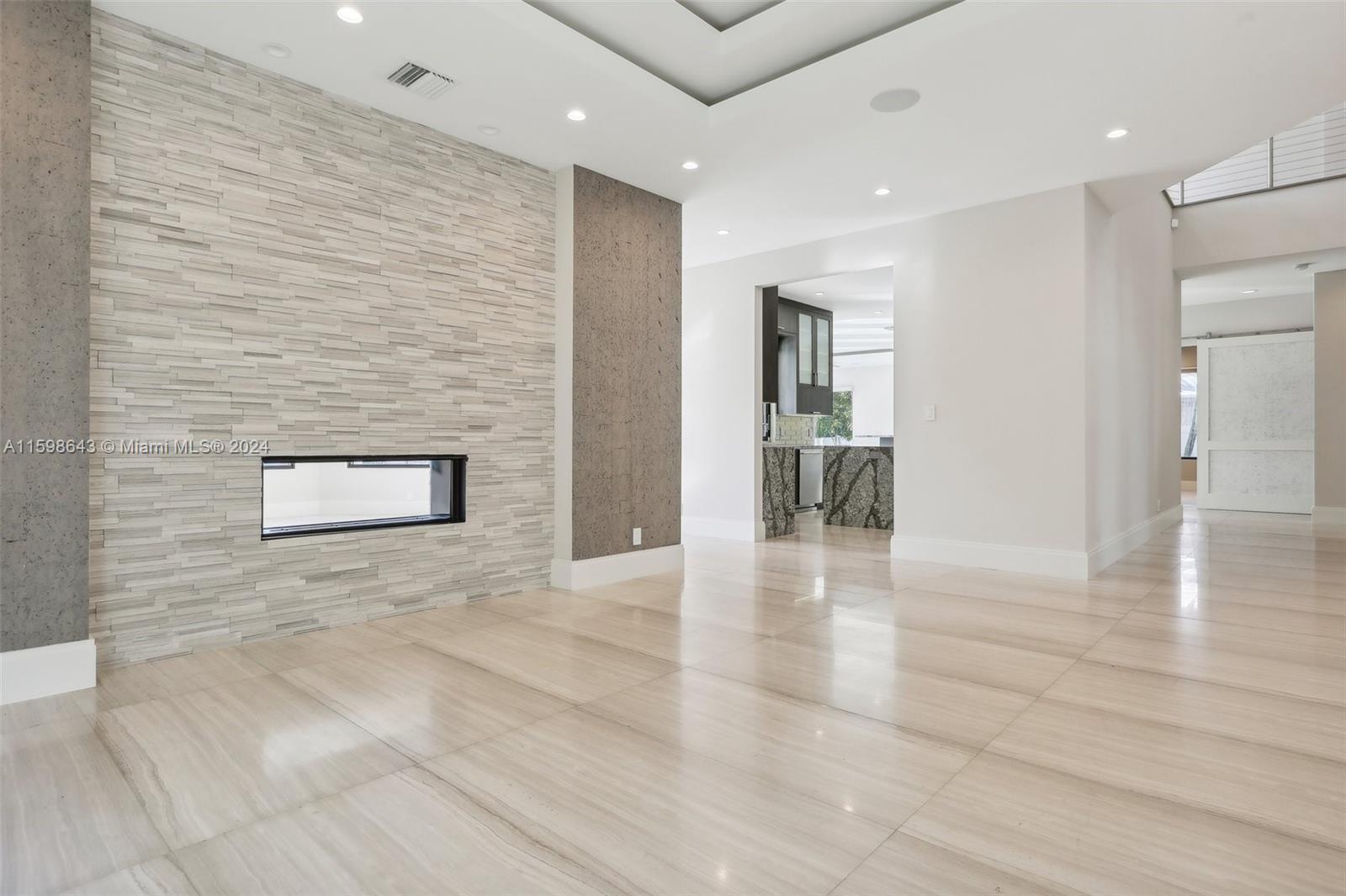 BARCELONA ISLE - Residential