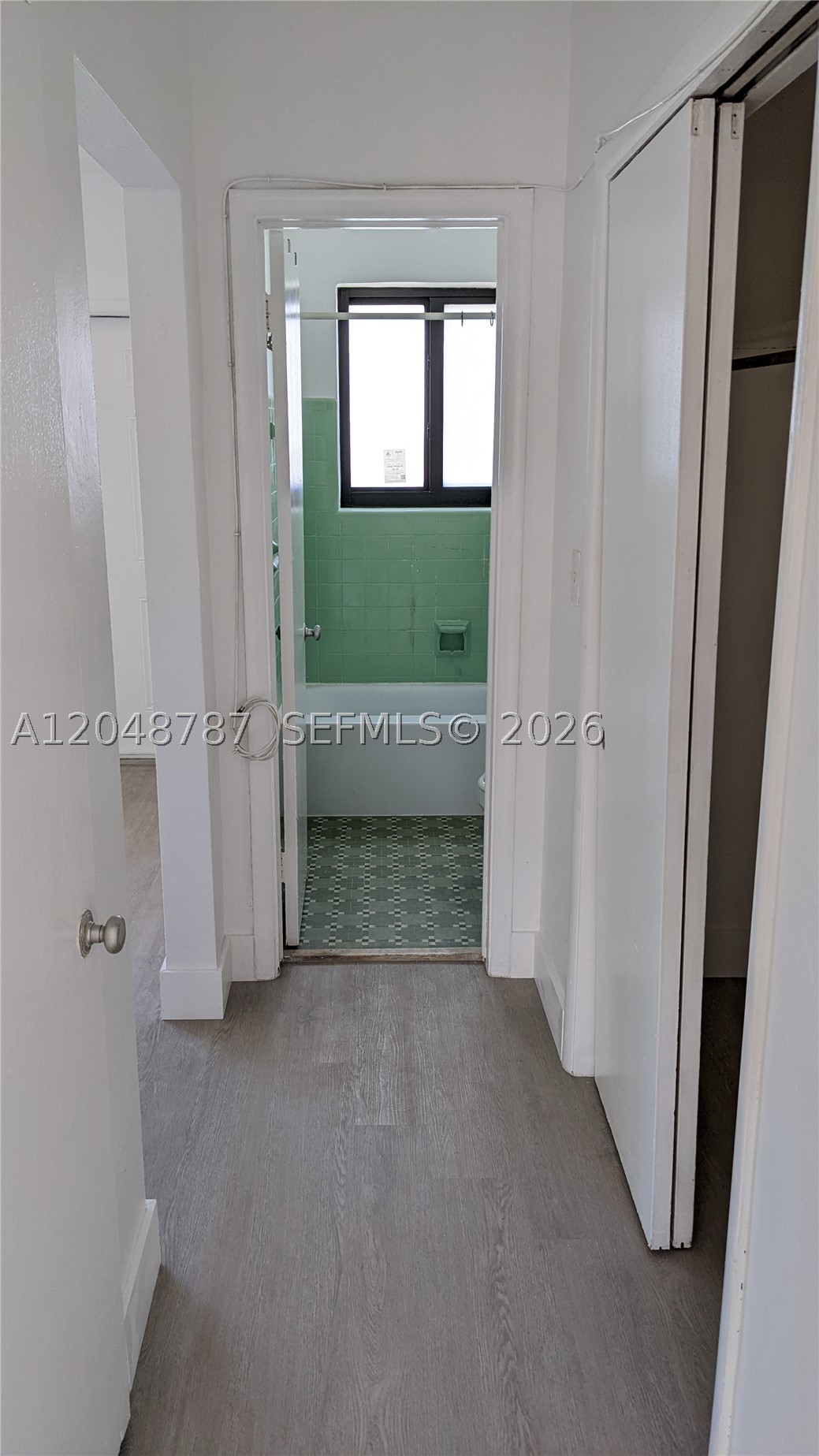 BISCAYNE BCH SUB - Residential Lease