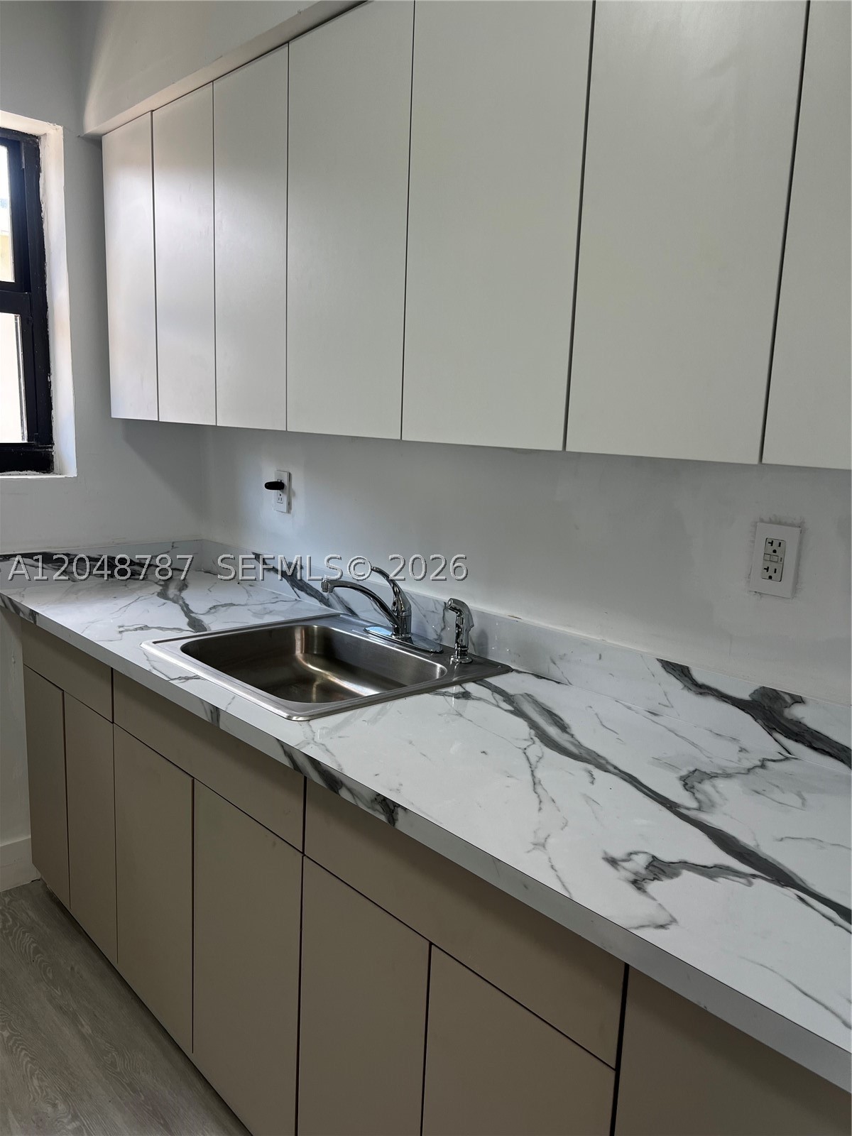 BISCAYNE BCH SUB - Residential Lease