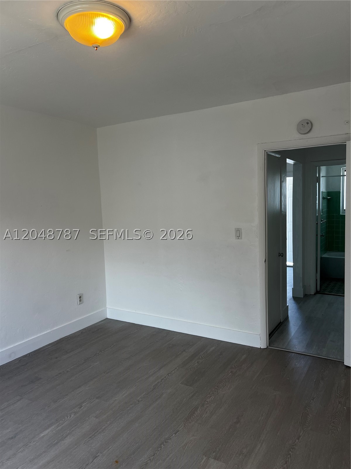 BISCAYNE BCH SUB - Residential Lease