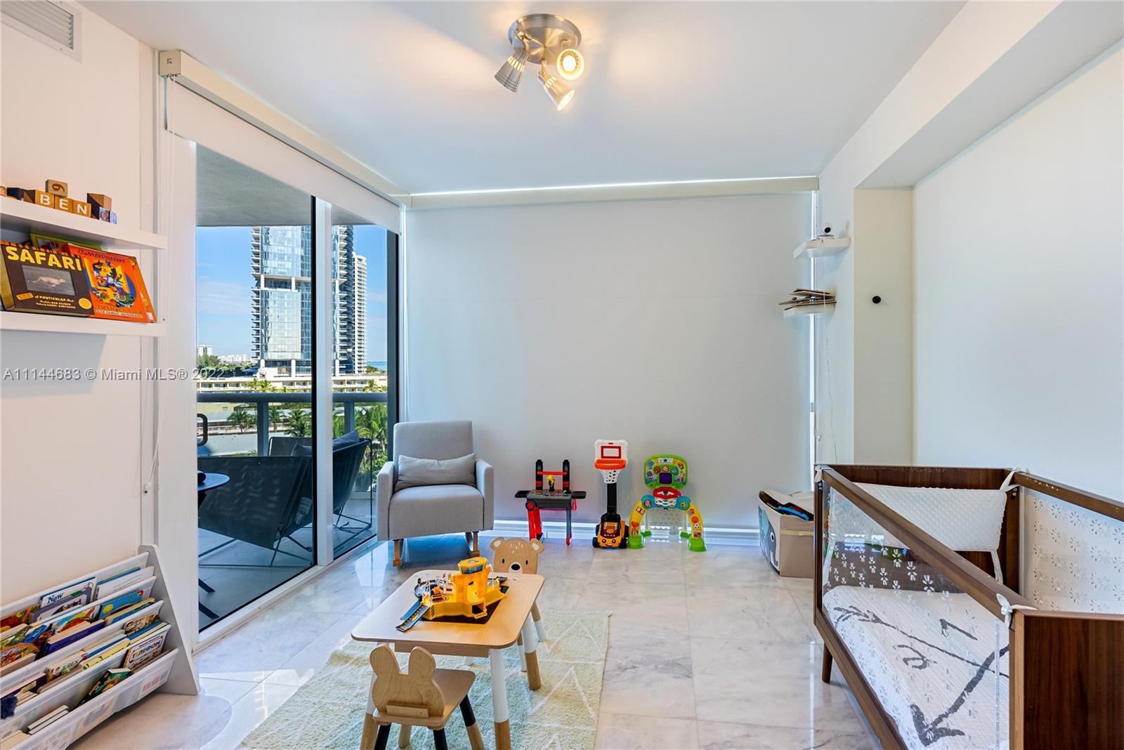 TRUMP ROYALE CONDO - Residential