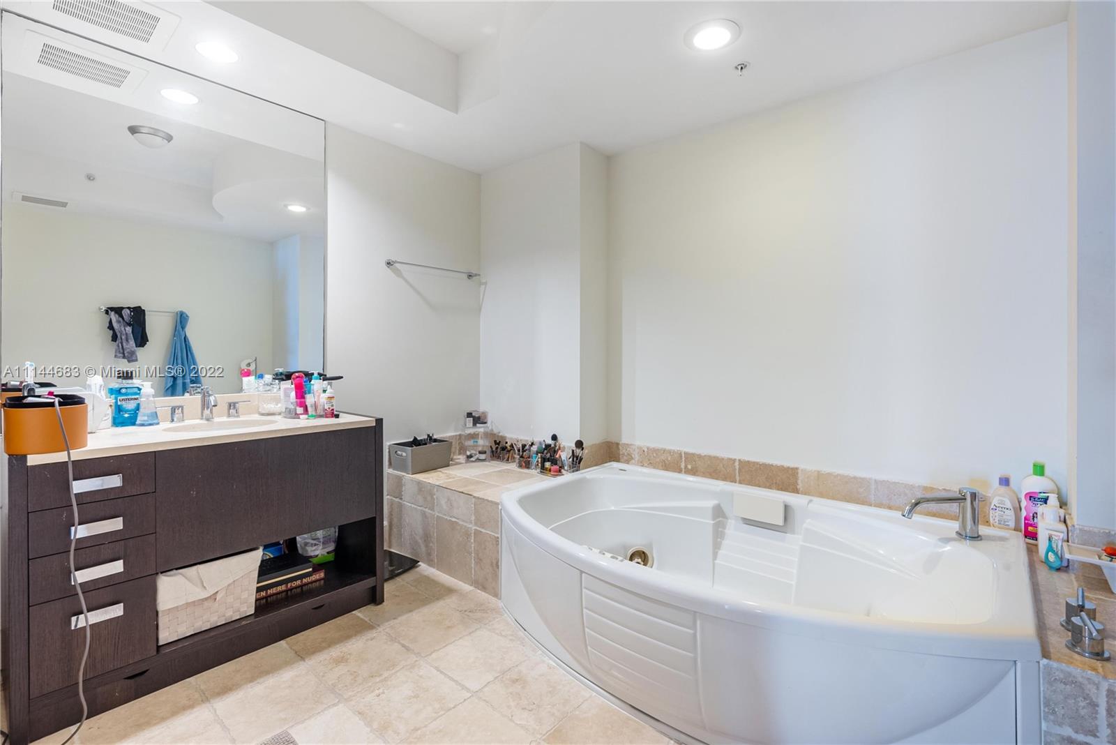 TRUMP ROYALE CONDO - Residential