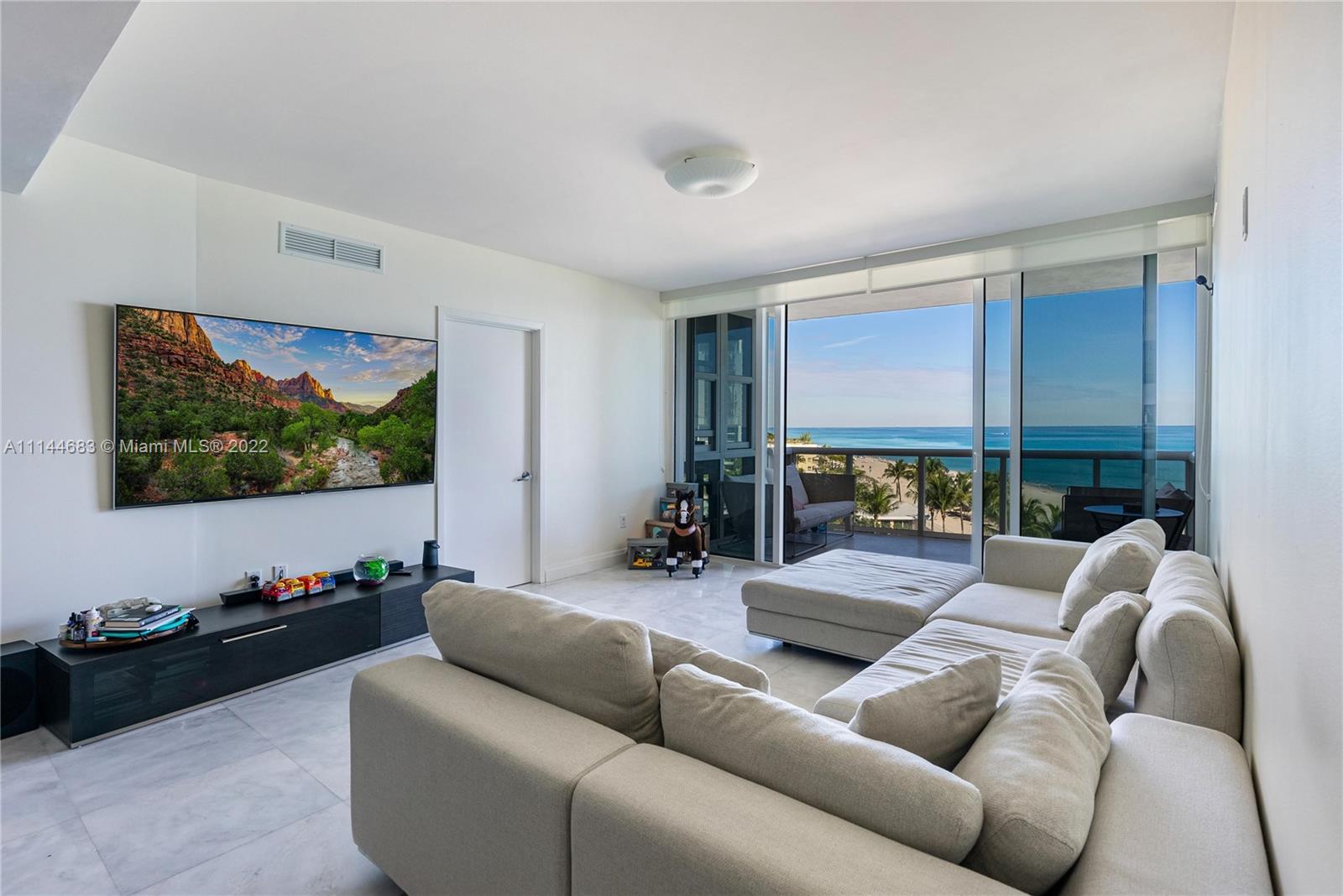 TRUMP ROYALE CONDO - Residential