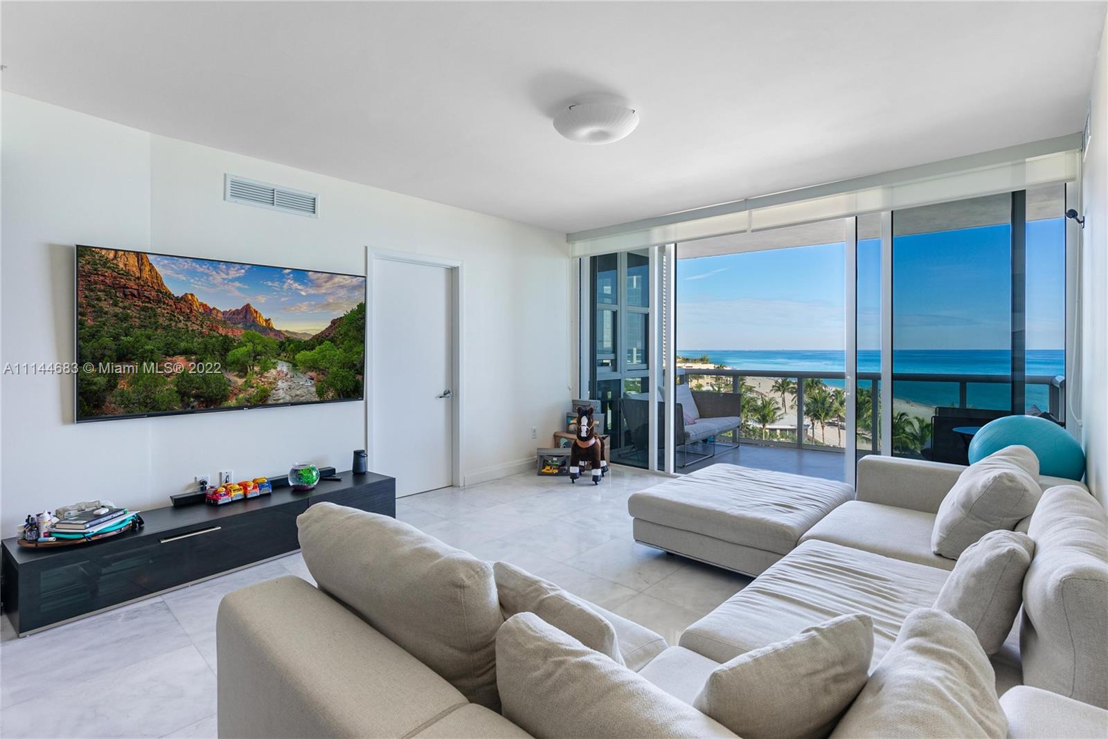 TRUMP ROYALE CONDO - Residential