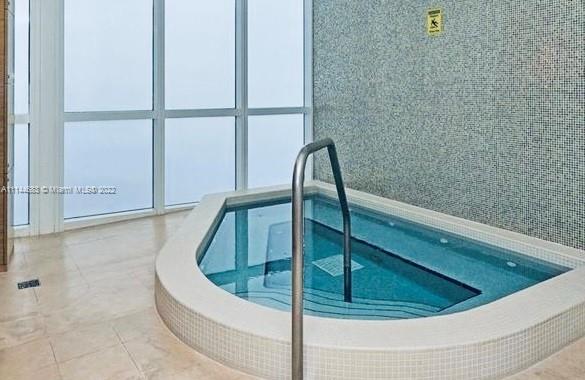 TRUMP ROYALE CONDO - Residential