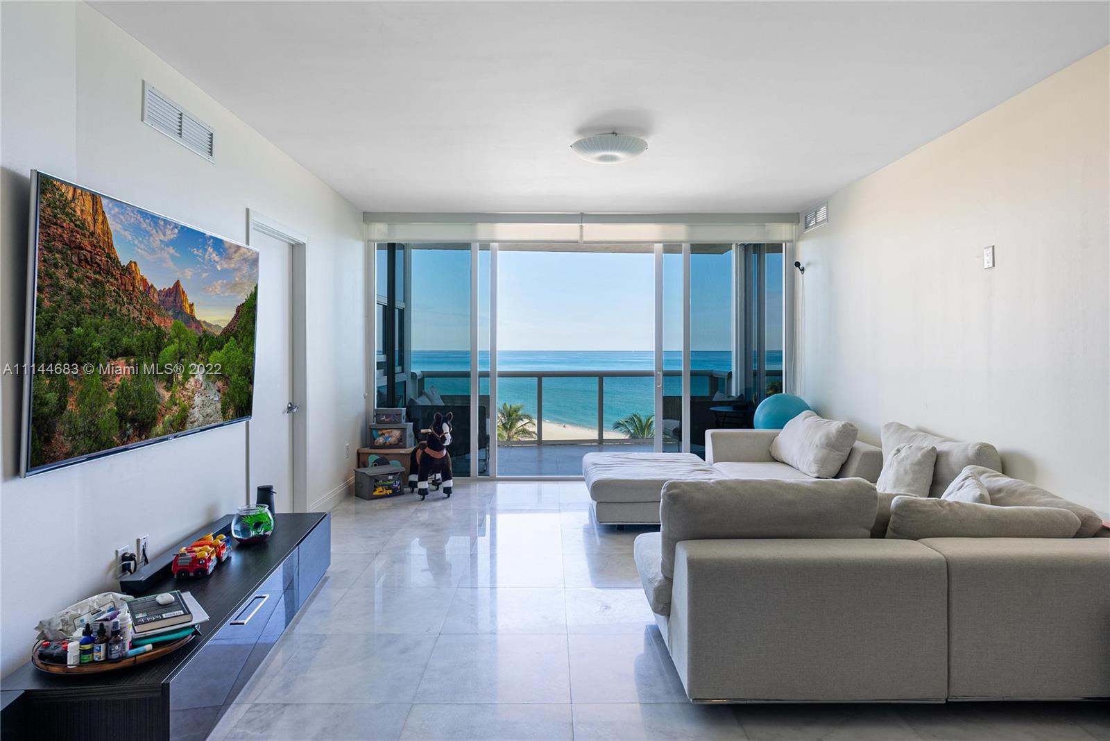 TRUMP ROYALE CONDO - Residential