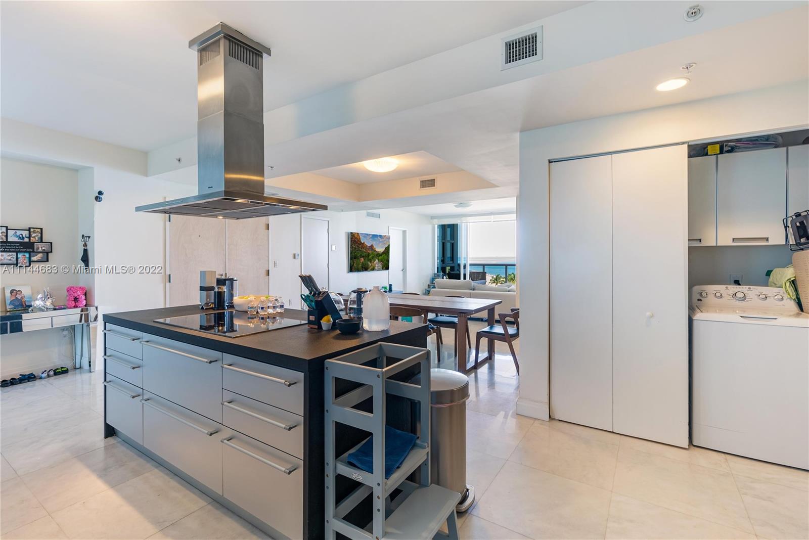 TRUMP ROYALE CONDO - Residential