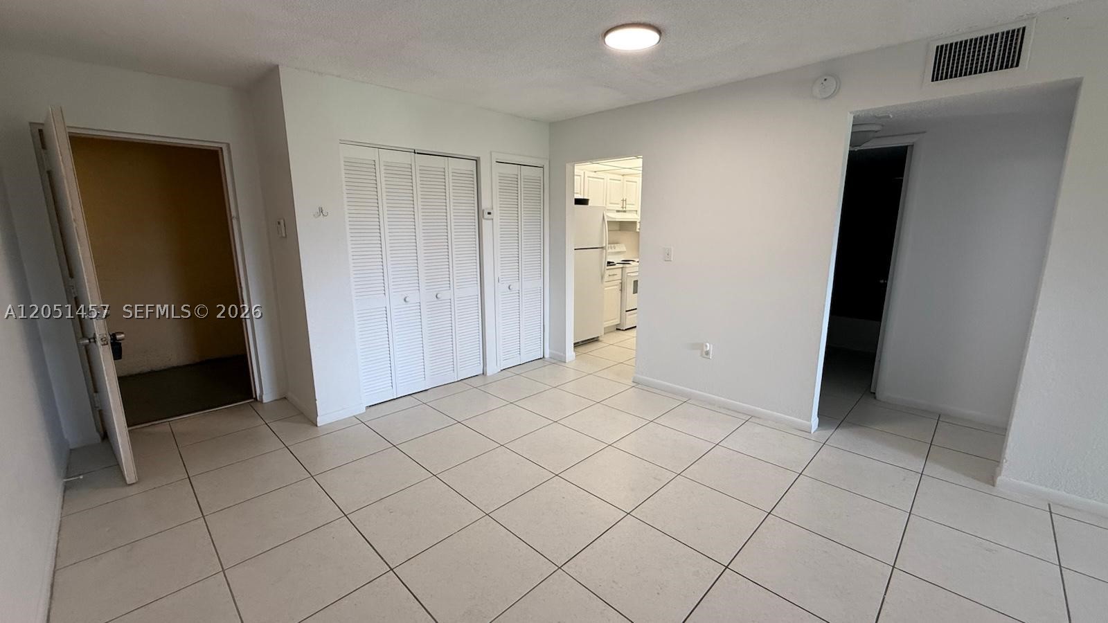 LAKEVIEW GARDENS AT MIAMI - Residential Lease
