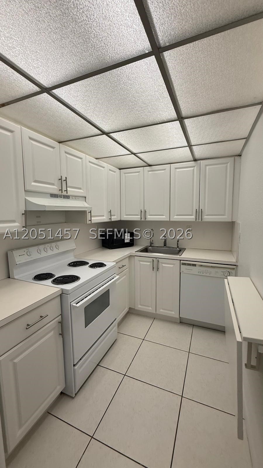 LAKEVIEW GARDENS AT MIAMI - Residential Lease