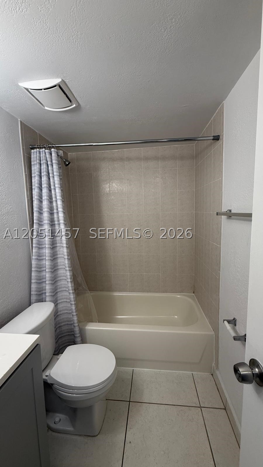 LAKEVIEW GARDENS AT MIAMI - Residential Lease