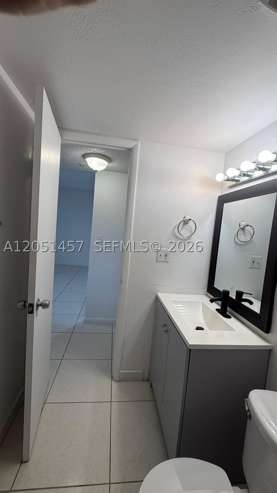 LAKEVIEW GARDENS AT MIAMI - Residential Lease