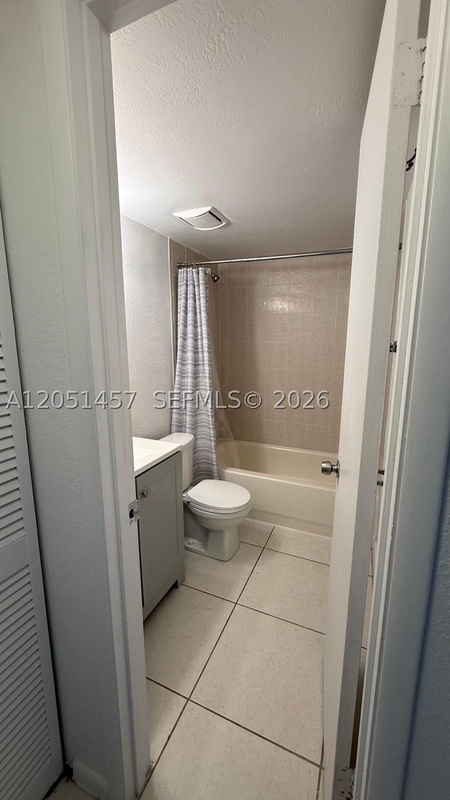 LAKEVIEW GARDENS AT MIAMI - Residential Lease