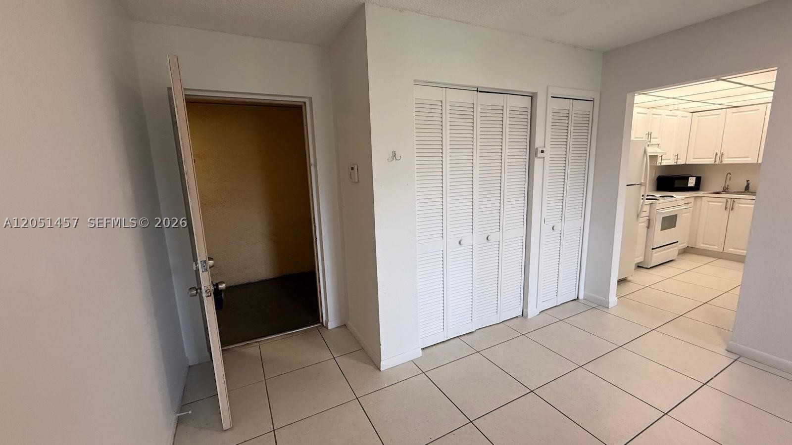 LAKEVIEW GARDENS AT MIAMI - Residential Lease