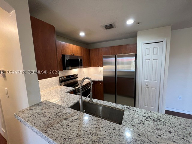 THE COURTS AT DORAL ISLES - Residential Lease