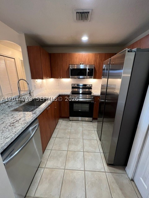 THE COURTS AT DORAL ISLES - Residential Lease