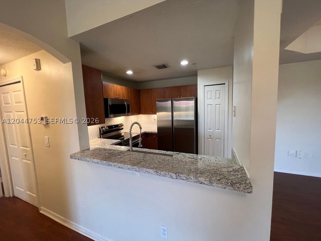 THE COURTS AT DORAL ISLES - Residential Lease