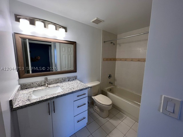 THE COURTS AT DORAL ISLES - Residential Lease
