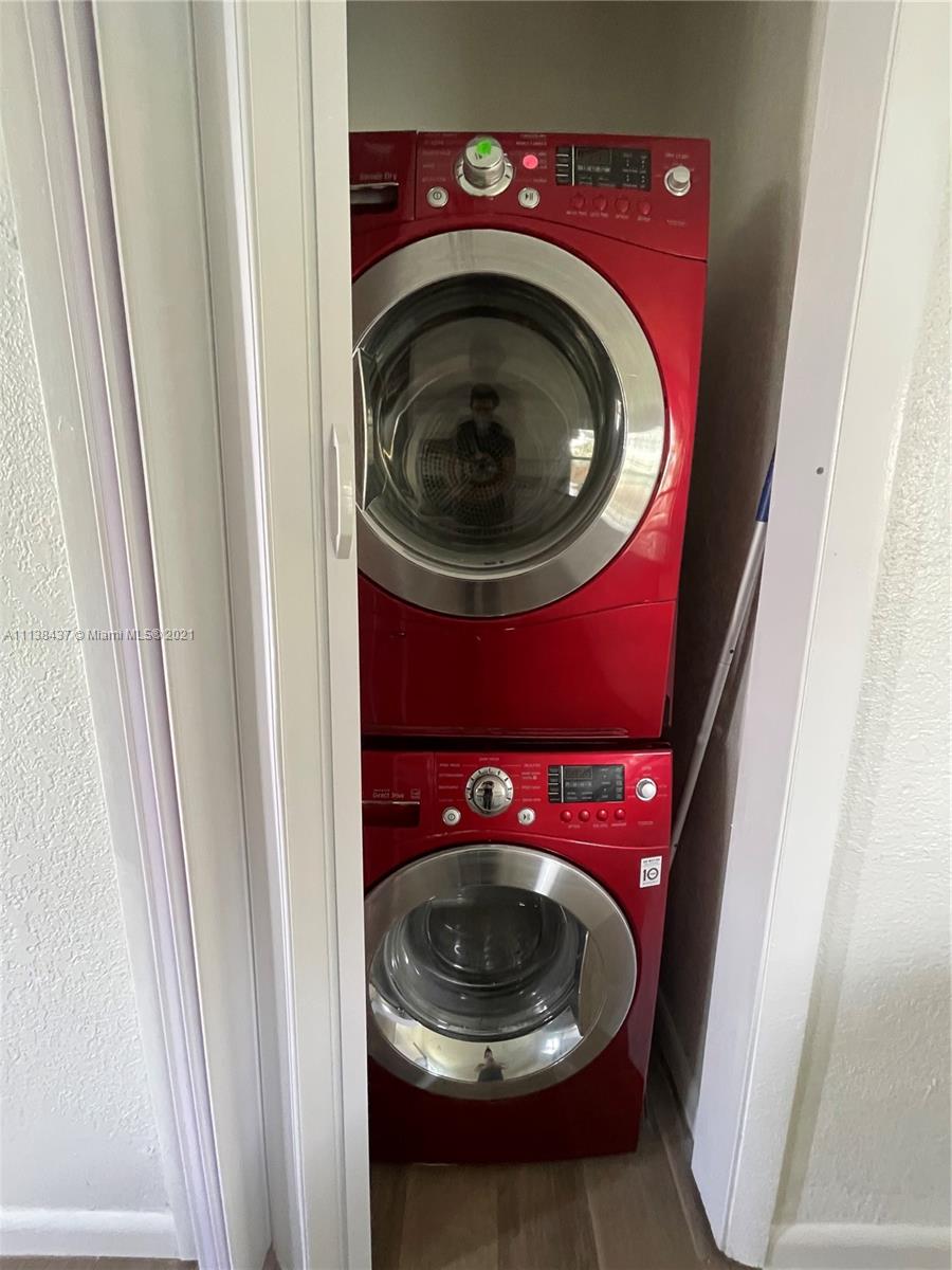 NORTH HOLLYWOOD - Residential Lease