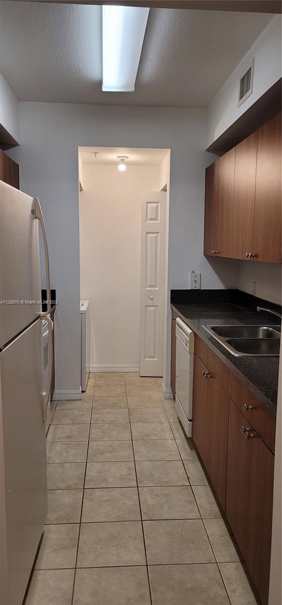 PARKVIEW AT BRICKELL COND - Residential Lease