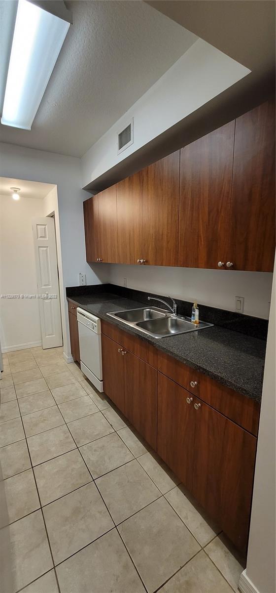 PARKVIEW AT BRICKELL COND - Residential Lease