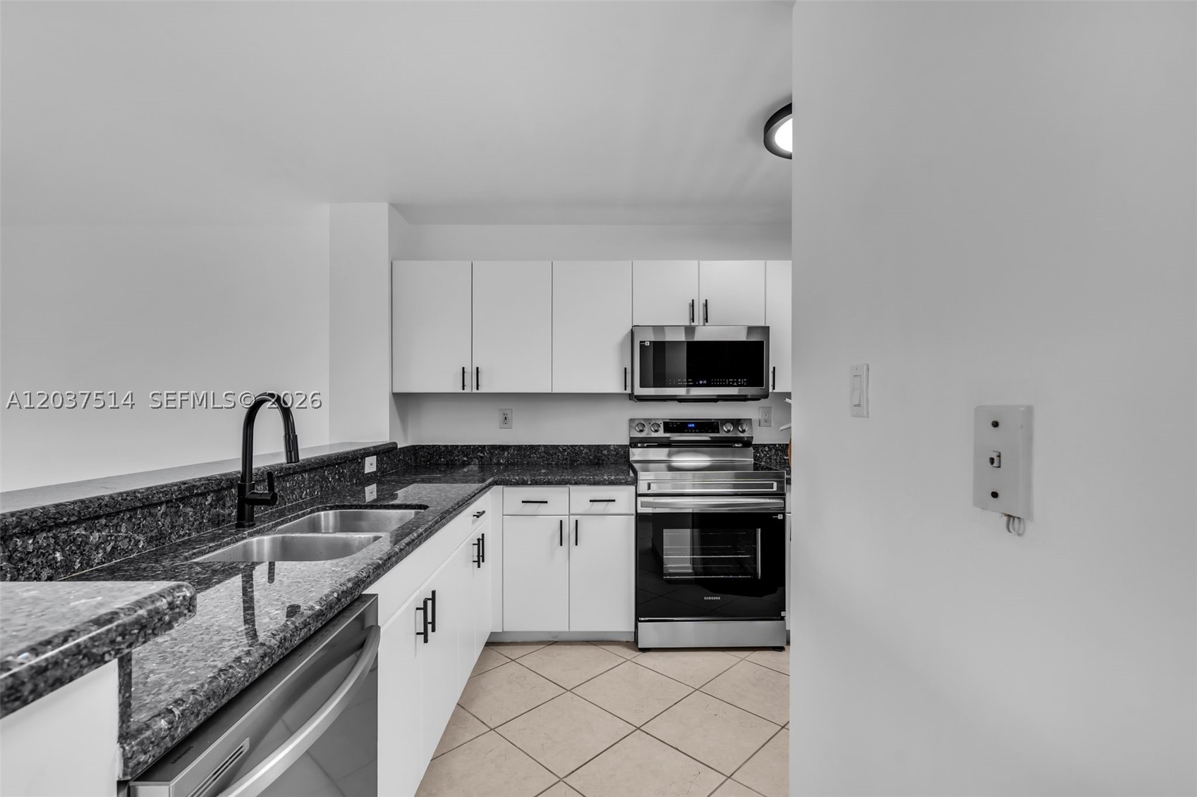 THE SAILS CONDO - Residential Lease